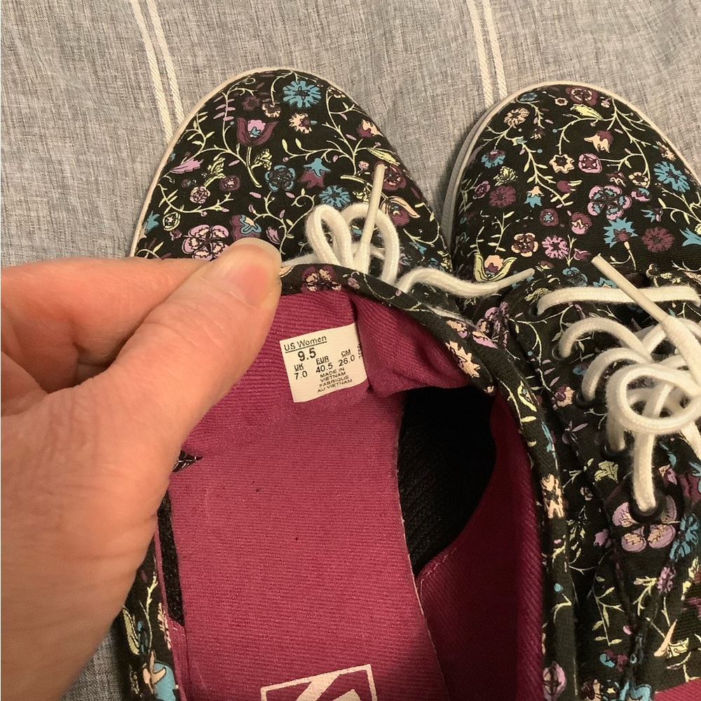 Vans Women's Black Floral Sneakers - Picture 4 of 6